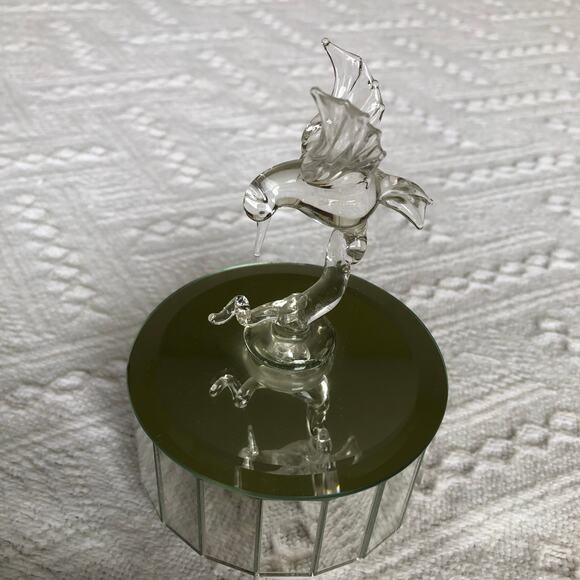 Vintage Hummingbird Mirrored Glass Music Box Taiwan Wind Up Rotating Collectible - Picture 2 of 9